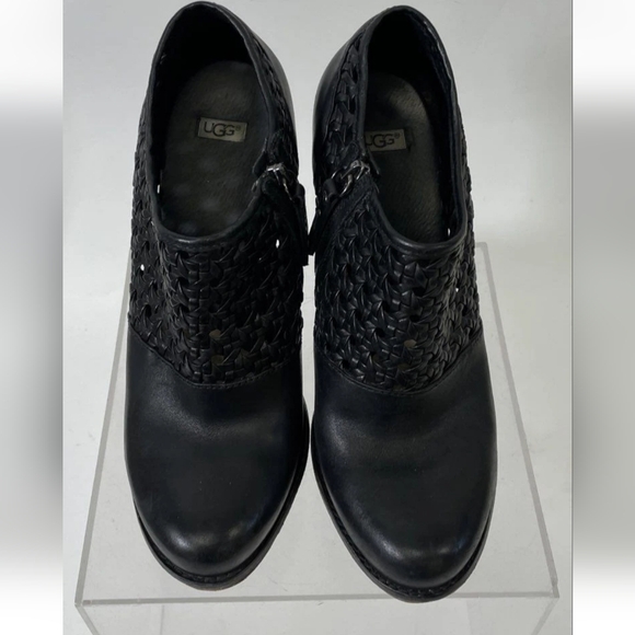 UGG AUSTRAILIA BLACK LEATHER HEELED LAZER CUT FUR LINED INSIDE SIZE 10 BOOTS - Picture 3 of 4